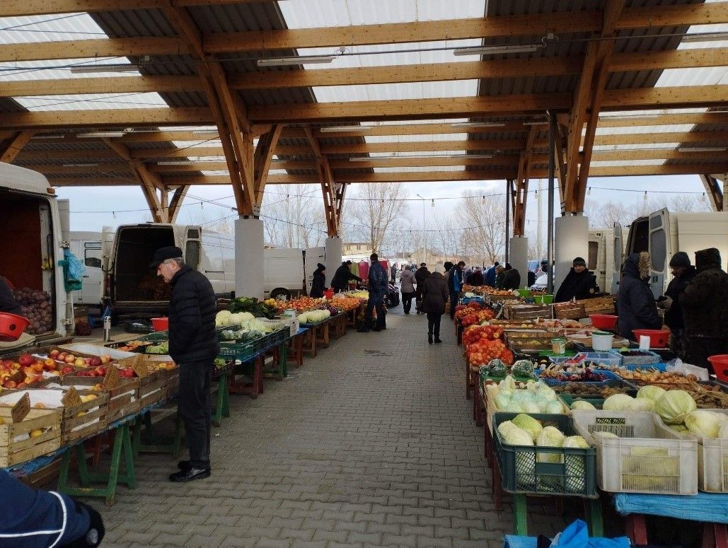 Sprzedaż bezpośrednia na placu targowym w Sędziszowie Małopolskim