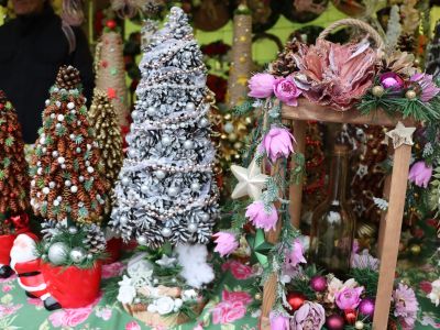 Magia zimowej aury na Podkarpackim Bazarku - śnieg, świąteczne skarby i lokalne smakołyki
