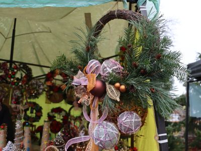 Magia Świąt na Podkarpackim Bazarku - Park Papieski w Rzeszowie w świątecznym klimacie
