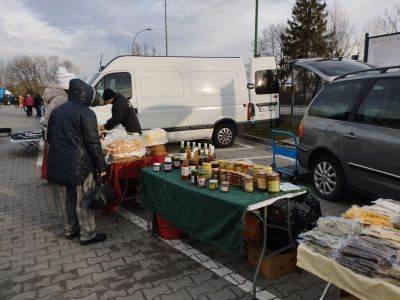 Sprzedaż bezpośrednia na placu targowym w Sędziszowie Małopolskim